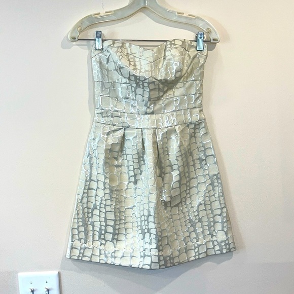 🔥American Eagle Elegant Cream Strapless Dress🔥 - Picture 1 of 8